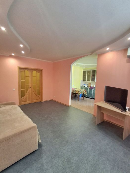 Продам квартиру в престижном районе . .