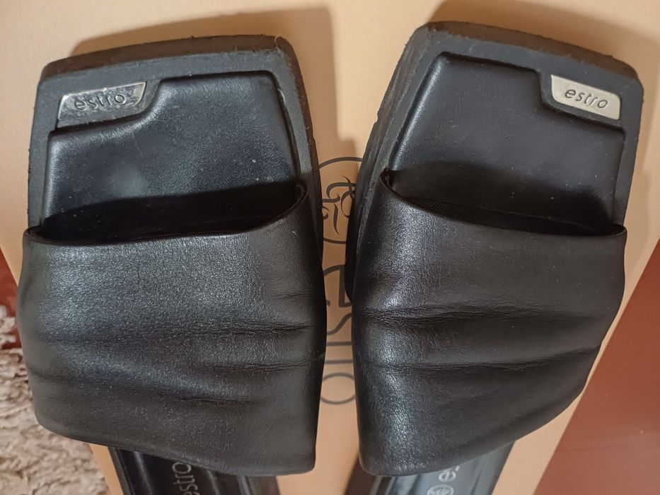 Кожані шльопанці