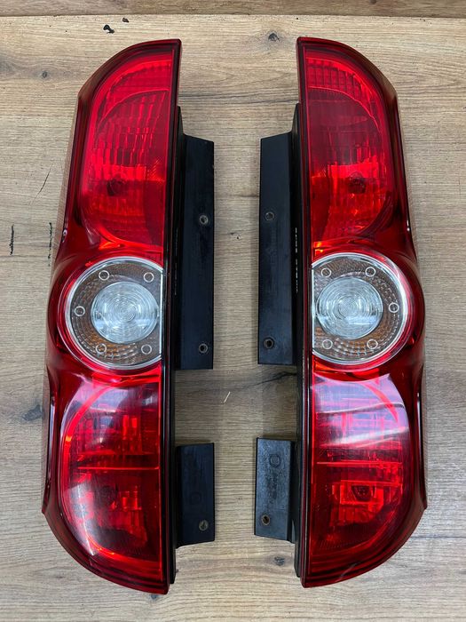 Lampa/reflektor tylny lewy prawy Fiat Doblo 2012r