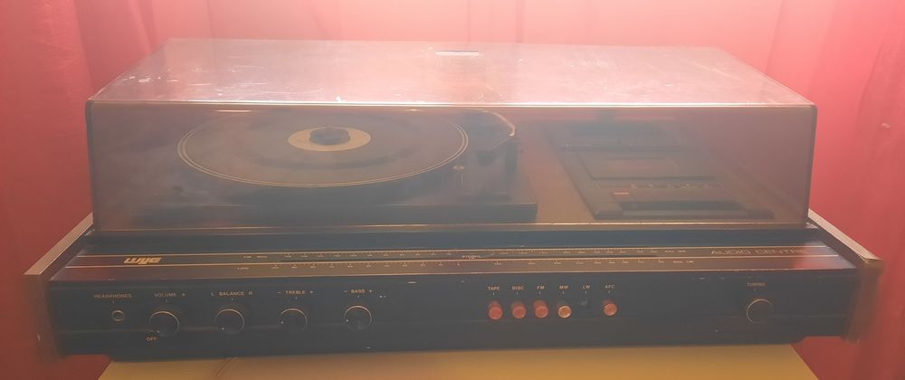 Sistema de Som Vintage Wye Audio Centre - Gira-Discos / Cassetes / Rád