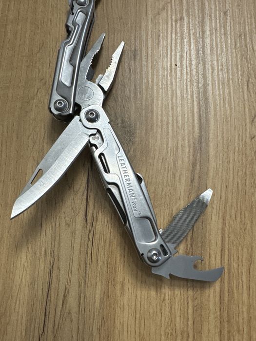 Leatherman rev.