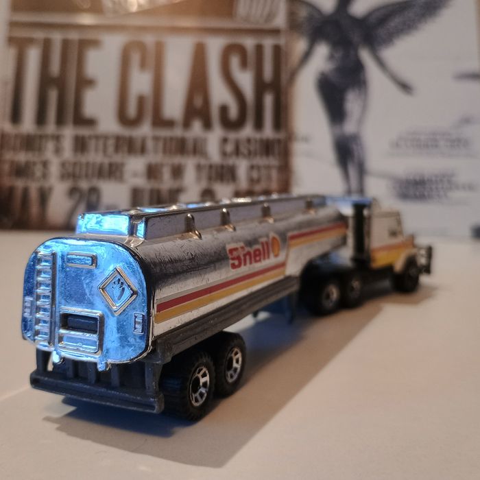 Matchbox Scania T142 shell tanker