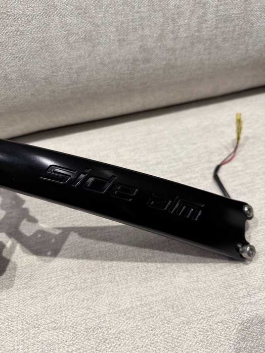 Рамка номера мотоцикла Rizoma R9T Series SIDE ARM для крепления номера