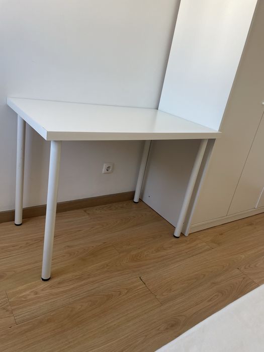 Mesa IKEA. Dimensoes na foto