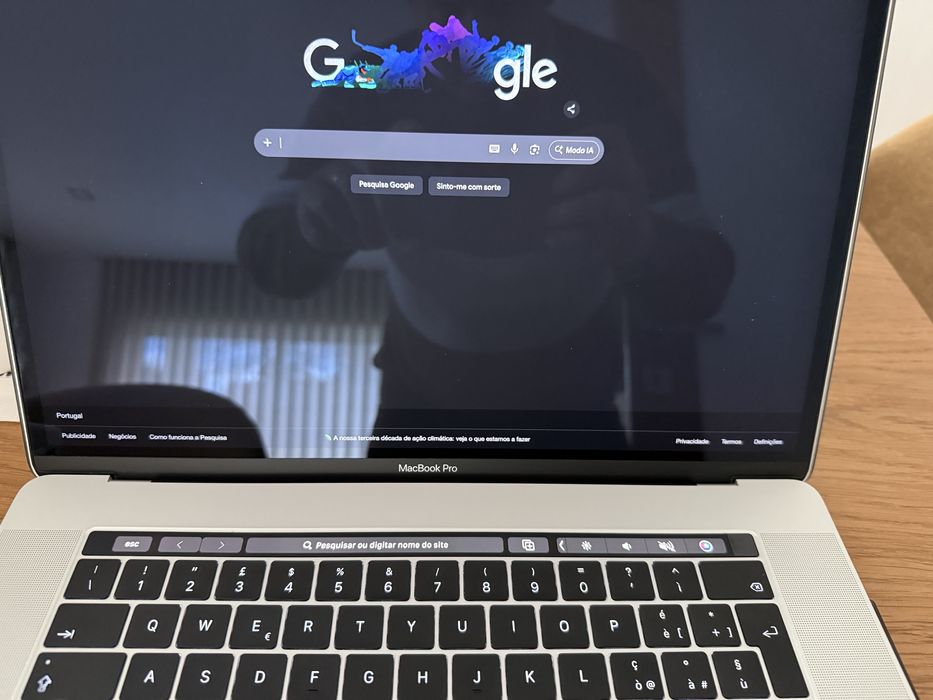 MacBook Pro 15’’ i7 quad, 16gb e Radeon pro 450- TOUCH  BAR