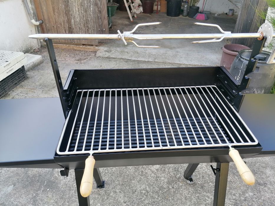 Grelhador/porco no espeto