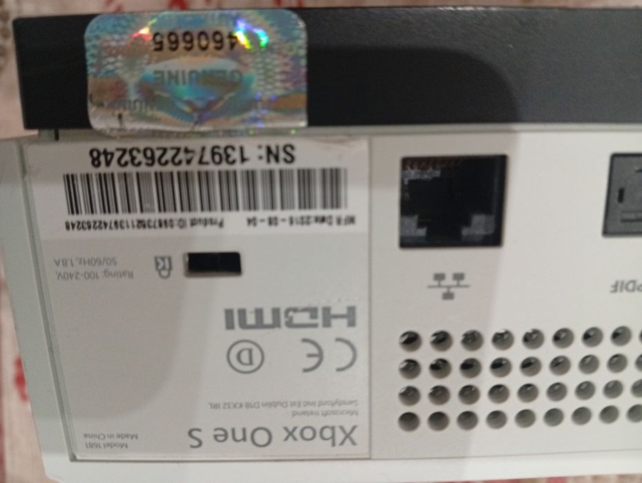 Продам Xbox one s три гри джойстик