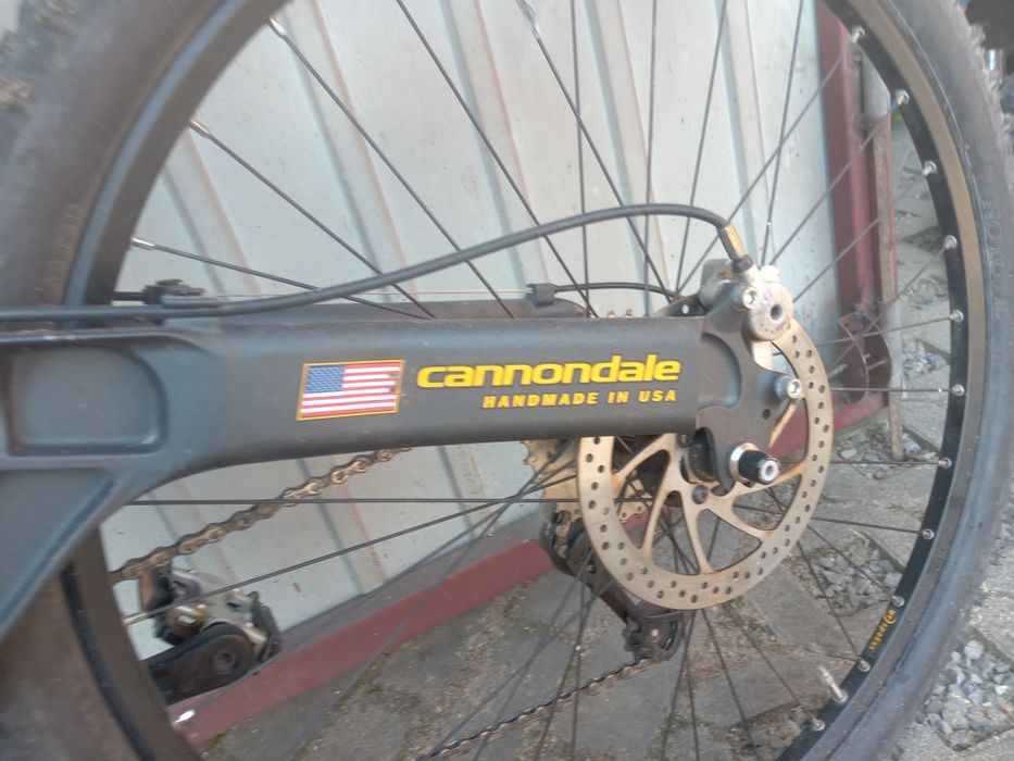 Rower Cannondale SuperV700.