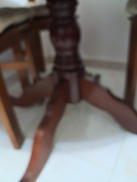 Mesa redonda extensível em madeira maciça