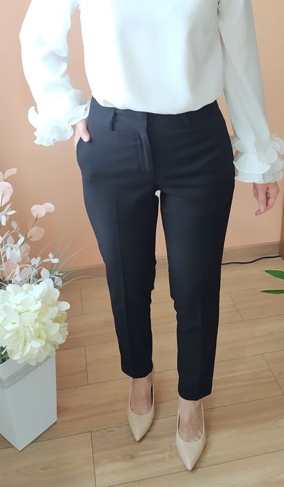 Eleganckie spodnie w kant czarne 36 S do kostek