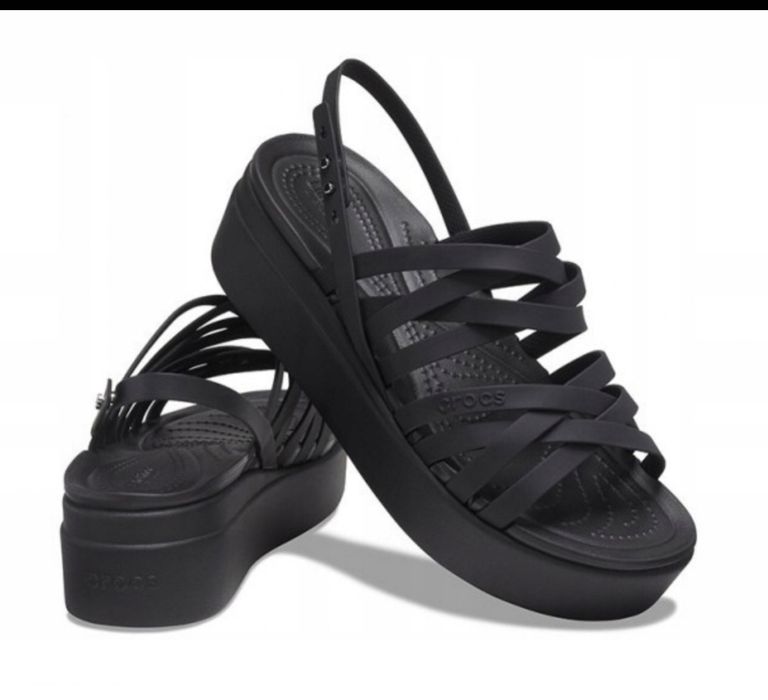CROCS Brooklyn Strappy sandały na platformie 37 38 W7 czarne black NEW