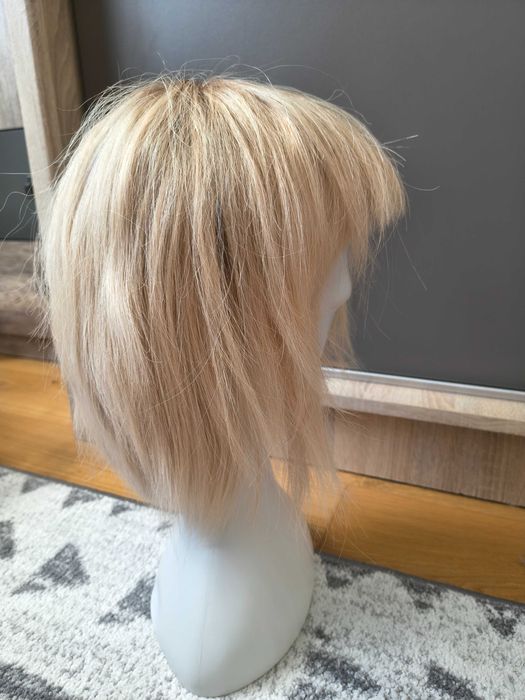 peruka syntetyczna blond półdługa