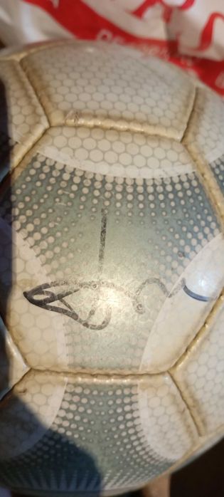 Bola Oficial Adidas Euro 2000  Autógrafos Geração de Ouro Figo   Rui Costa