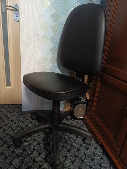 Компьютерное офисное директорское кресло кожаное