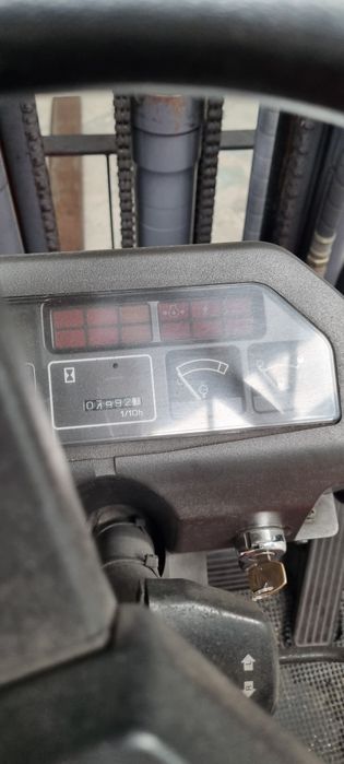 Empilhador Nissan 1500Kg - triplex