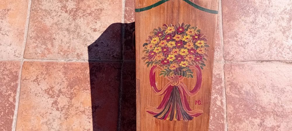 Porta guarda chuvas de madeira decorada!