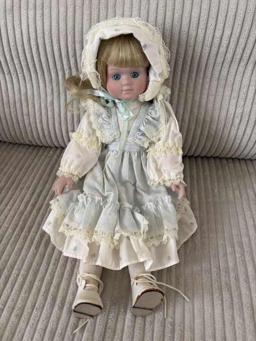 porcelanowa lalka kolekcjonerska