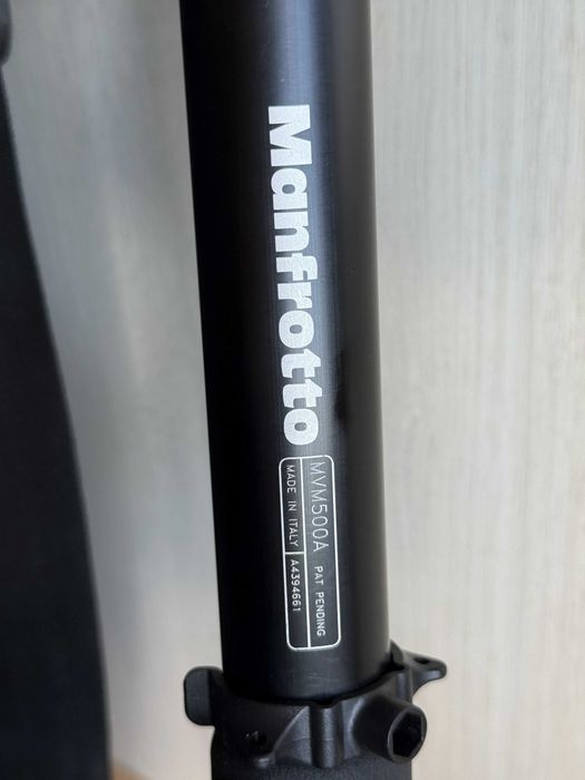 Професійний монопод Manfrotto MVM500A з фірмовим ущільненим чохлом Manfrotto MBAG80PN