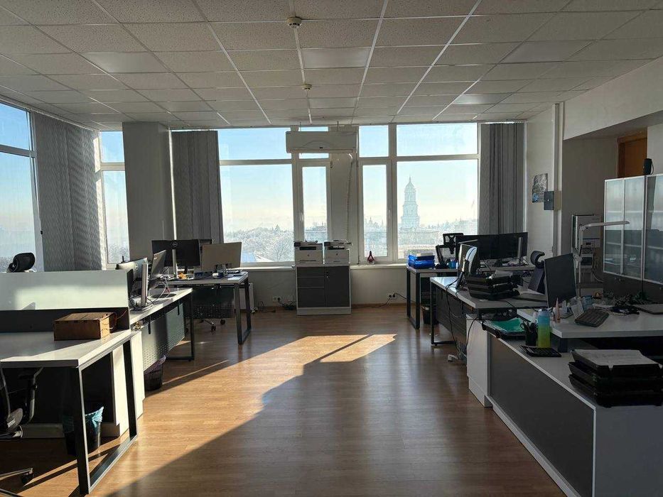 Офіс 85м2 пл.Слави, ст.м."Аренальна" чудовий краєвид на Лавру і Дніпро