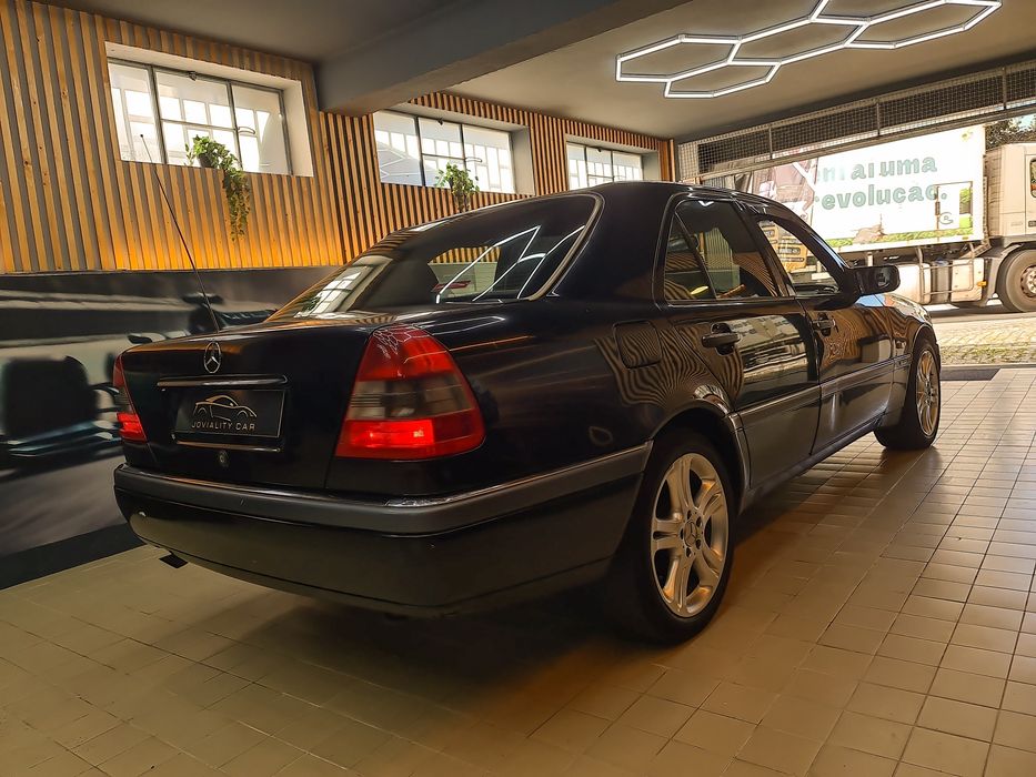 Mercedes-Benz C180