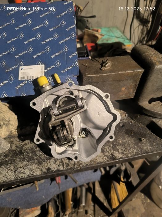 Продам вакуумний насос для Мерседес