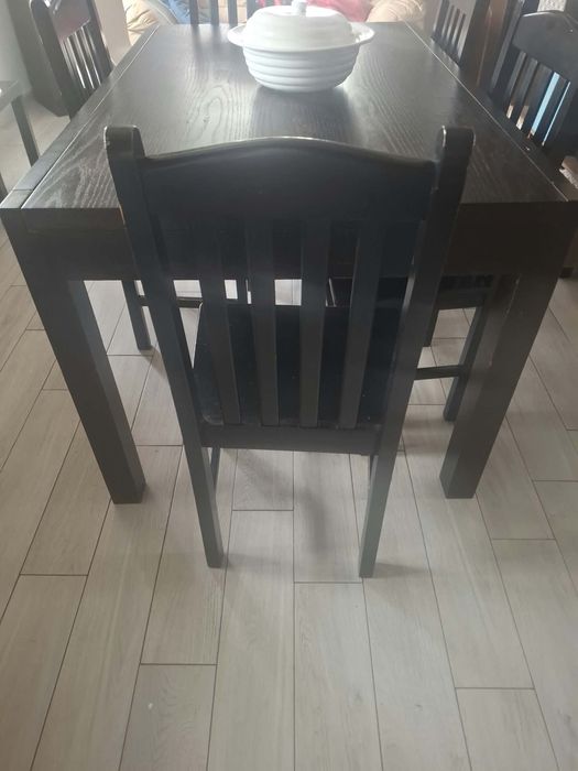 Mesa com 5 cadeiras