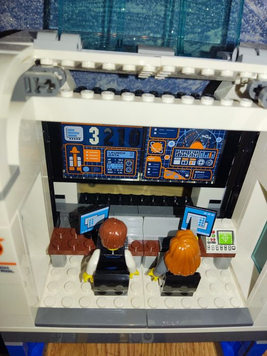 Продам набор лего 60228