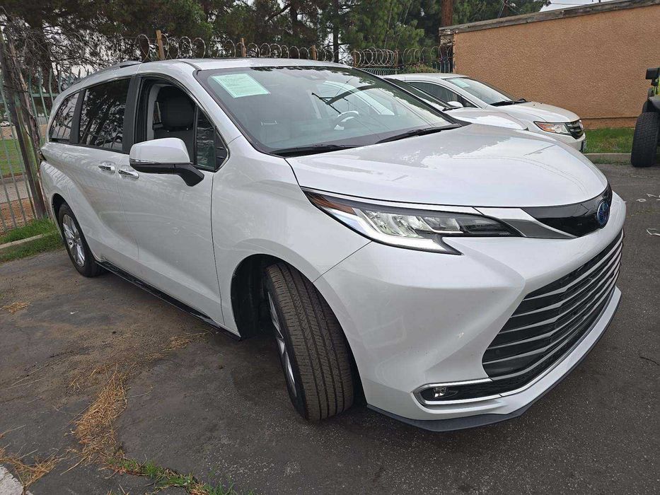2023 Toyota Sienna Limited 7 пассажиров