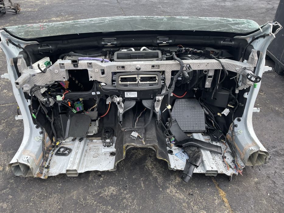 Volvo V60 II ćwiartka lewa przednia