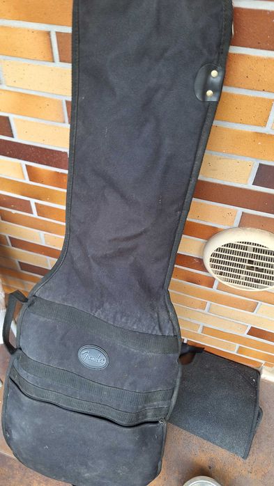 Guitarra Eléctrica Fender+ amplificador.