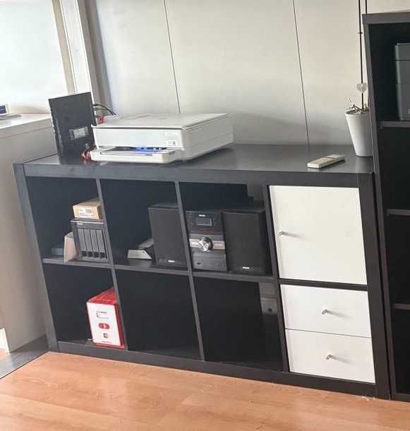 Vendo móvel Kallax da IKEA, preta, com marcas de uso