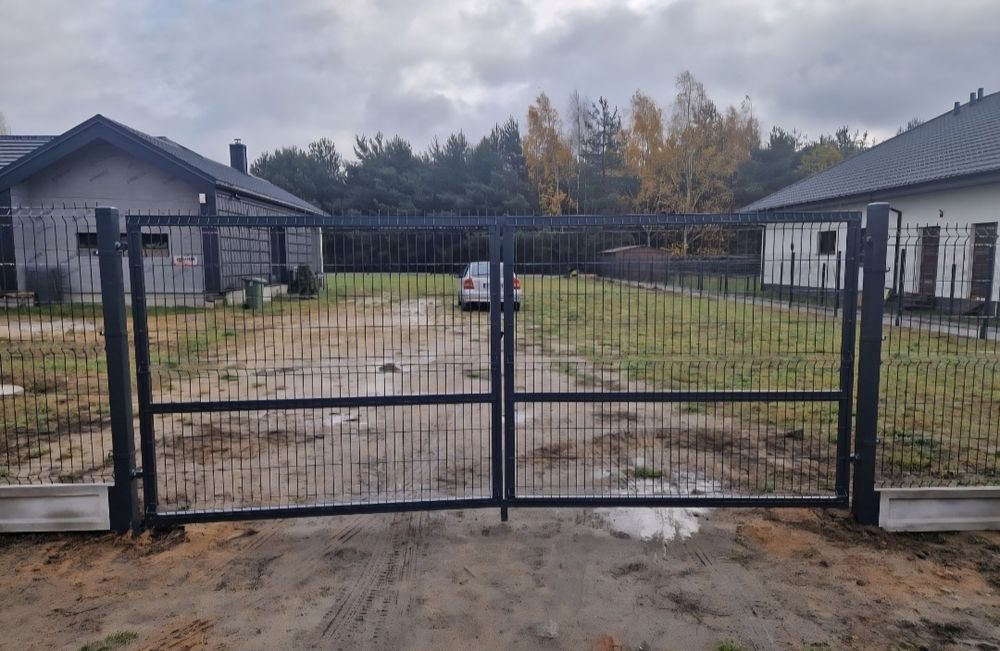 Montaż ogrodzeń panelowych,  palisadowych,  ze sztachet,  bramy,