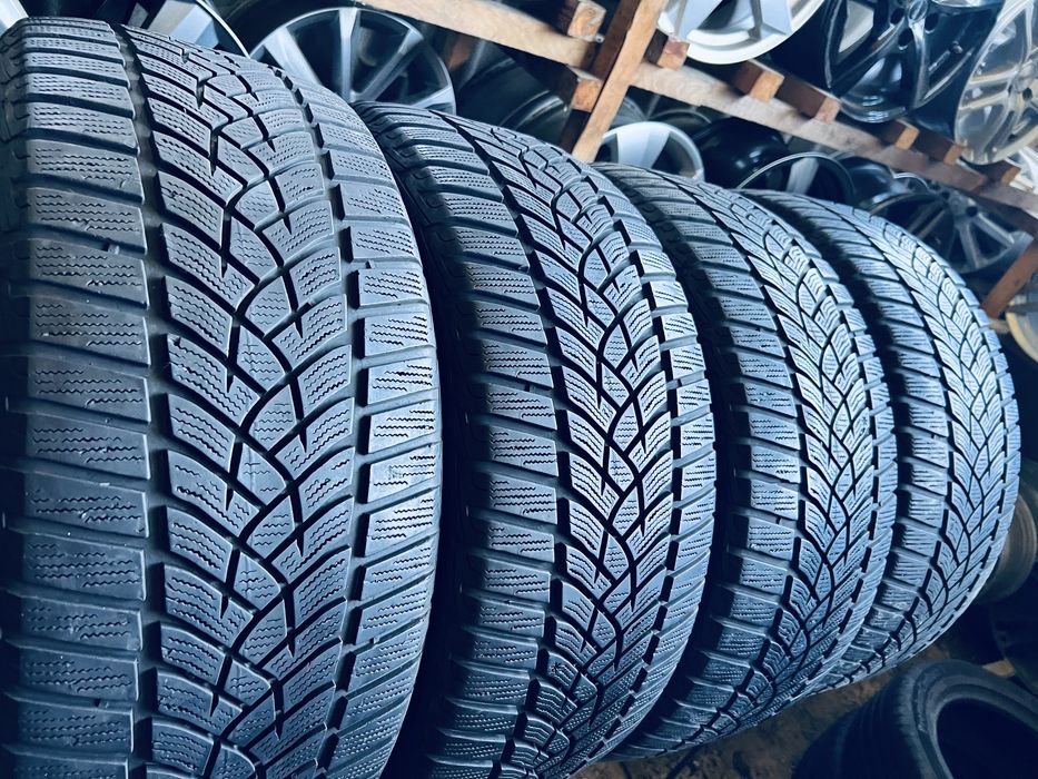 Шини Резина Зимові 235 45 18 Goodyear UltraGrip Performance 4шт