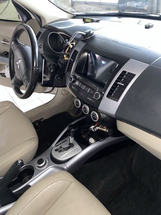 Mitsubishi Outlander XL