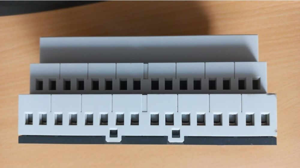 Релейна станція JUNG RS 8 REG HE (RS8REGHE) 8 каналів 24V / 230V
