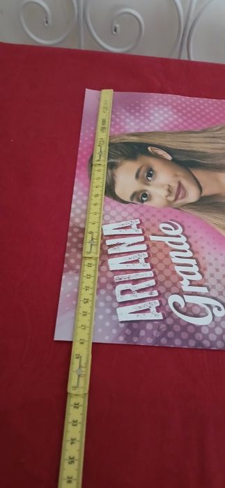 Poster Ariana Grande, novo