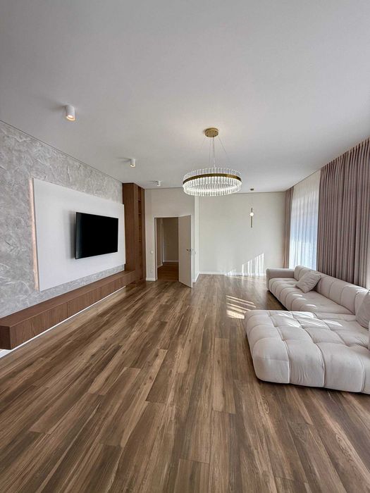 Одноповерховий будинок 206 м² з басейном, 14 соток, КМ, 5 км від Києва