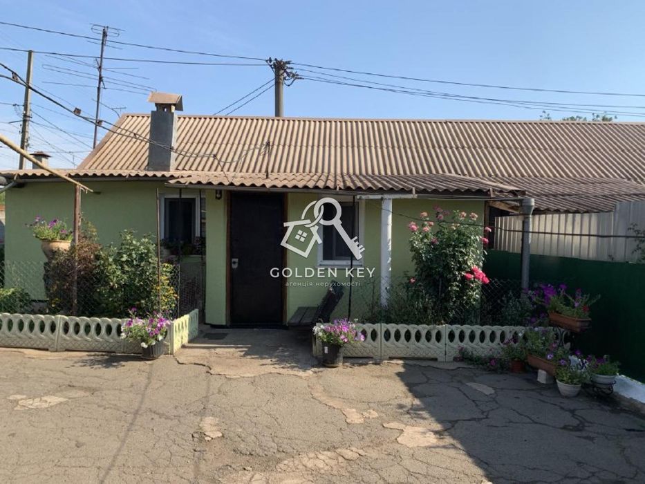 Продаж будинку із великою ділянкою