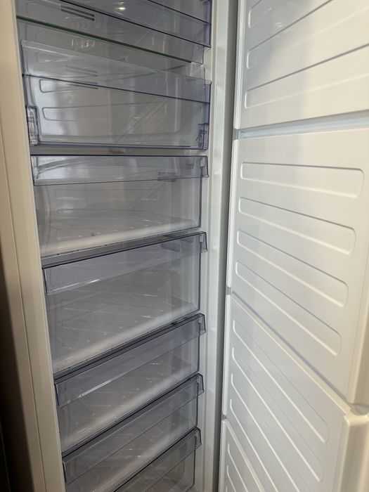 Продам морозилку Beko