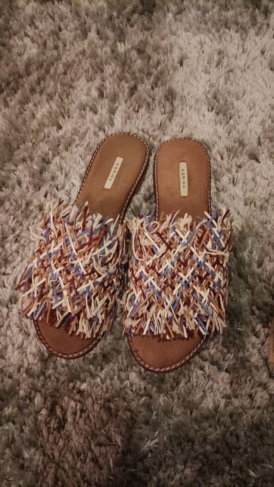 Chinelos Corina como novos