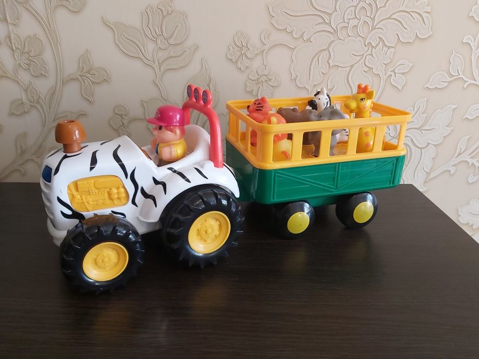 Kiddieland Трактор фермера на русском с эффектами

Джере