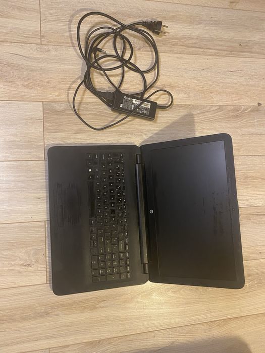 Laptop hp z ładowarką