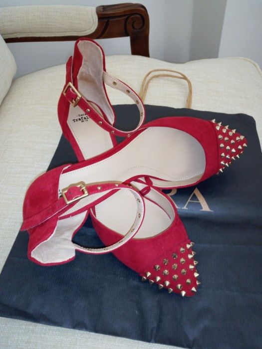 Sapato encarnado ZARA