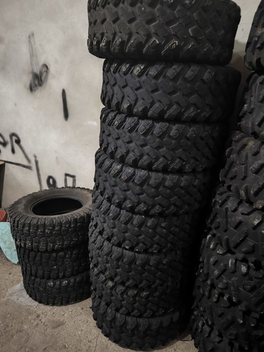 Vendo pneus 32x10r15 ou 32x10r16 ou 30x10.r15 ou 255x75r15 ou 30x10r14