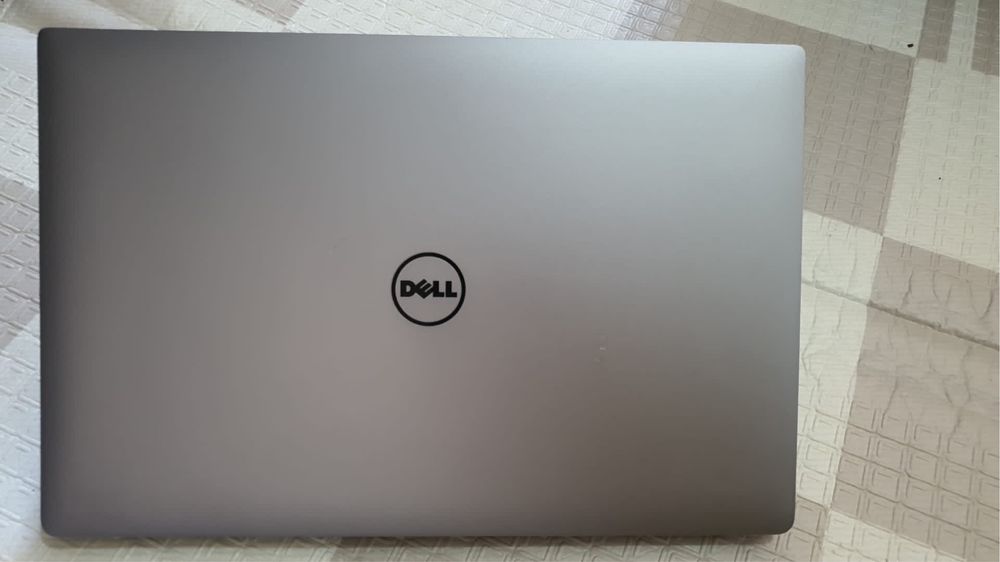 Dell XPS 15 9560 i7-7700HQ 8GB RAM 128GB SSD Ecrã 4K GTX 1050 com Carregador