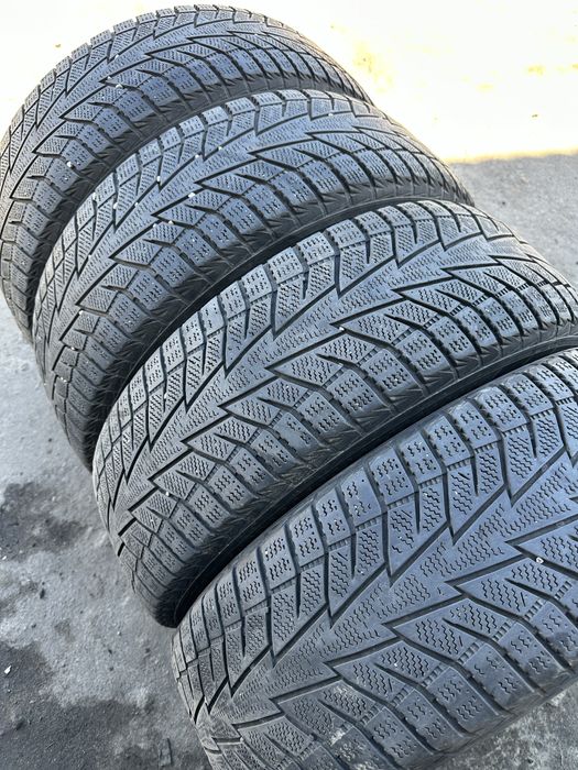Шини 215 60 17 96T Hankook Winter I*Cept IZ2 комплект