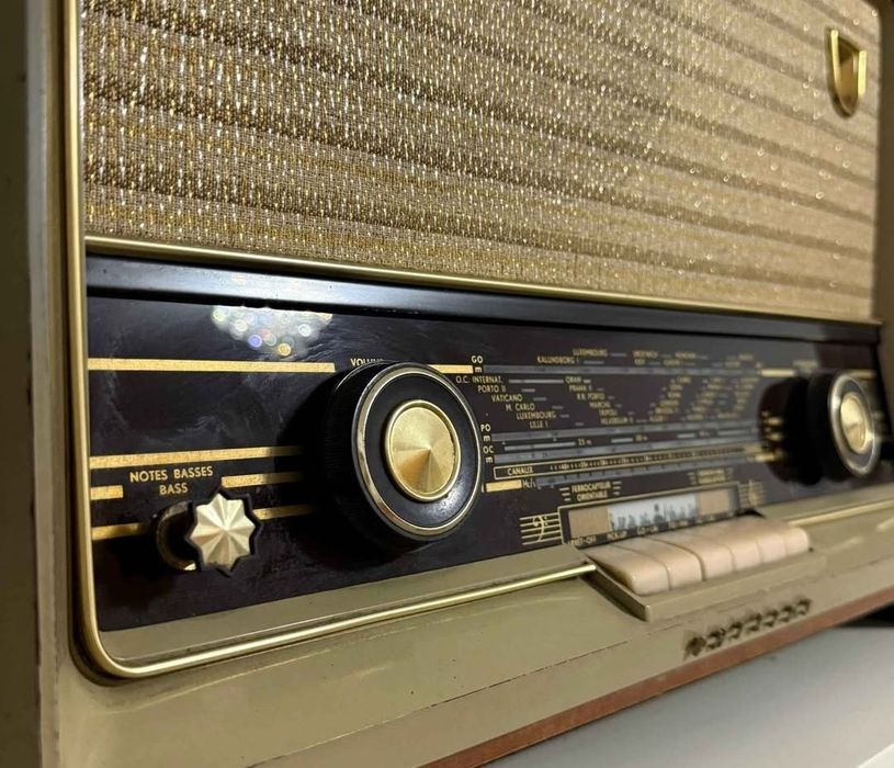 Rádio antigo a funcionar
