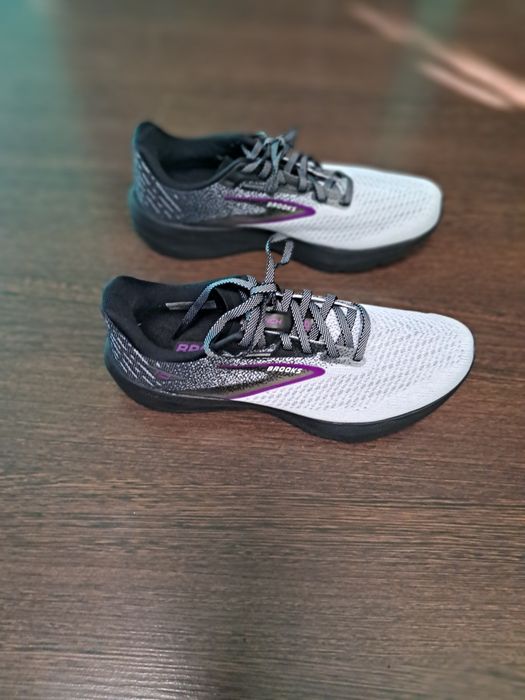 Кросівки  BROOKS LAUNCH 10 р39 25см