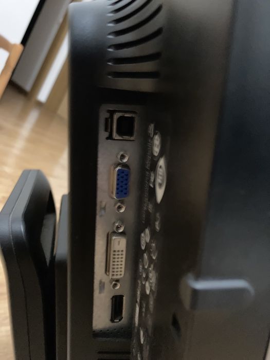 HP 22" Rotating Monitor64584748955778124