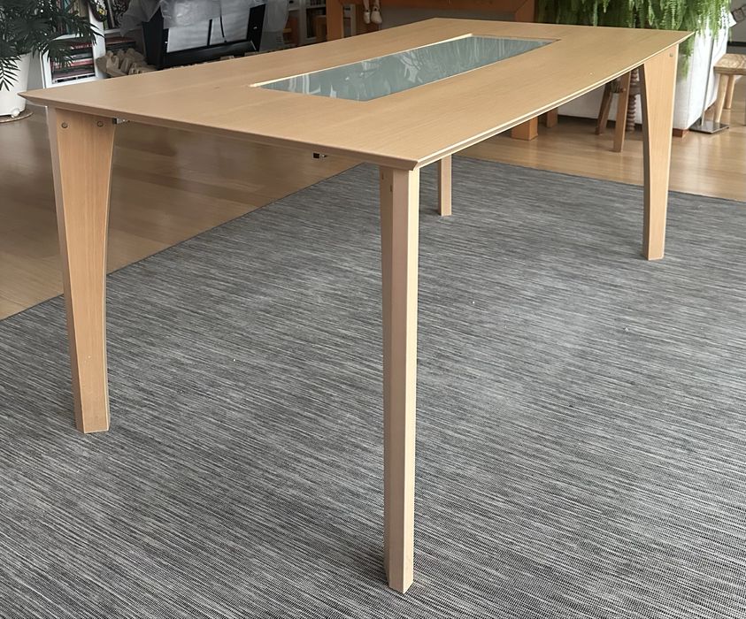 Mesa de 6 lugares em madeira